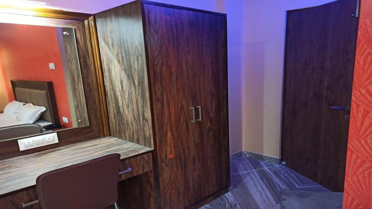 Hotel Aloka Residency كولكاتا المظهر الخارجي الصورة